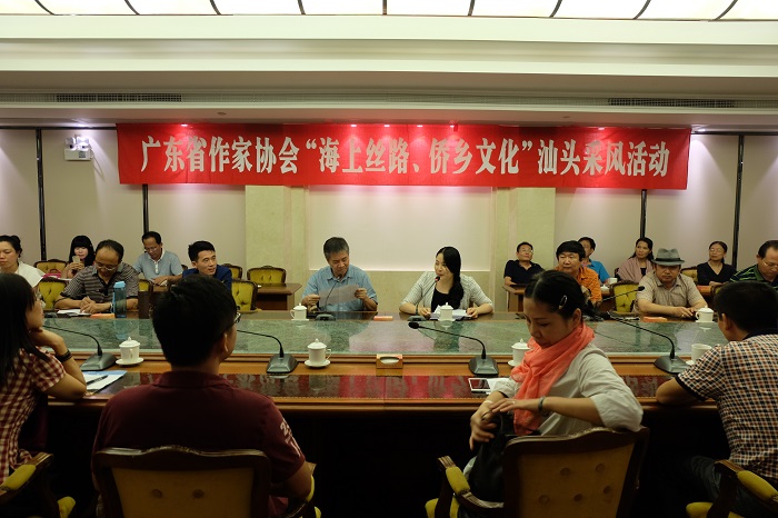 03、采風團與汕頭作協進行文學座談.JPG